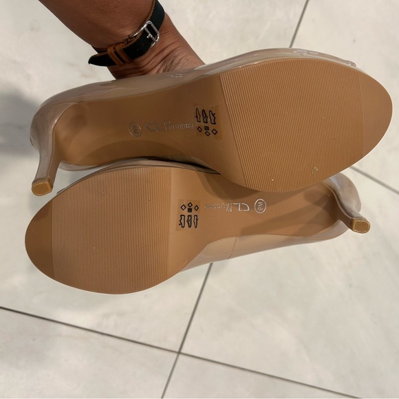 Brand new without box*CL by Laundry Elegant Tan Peep-Toe Heels - Picture 3 of 4